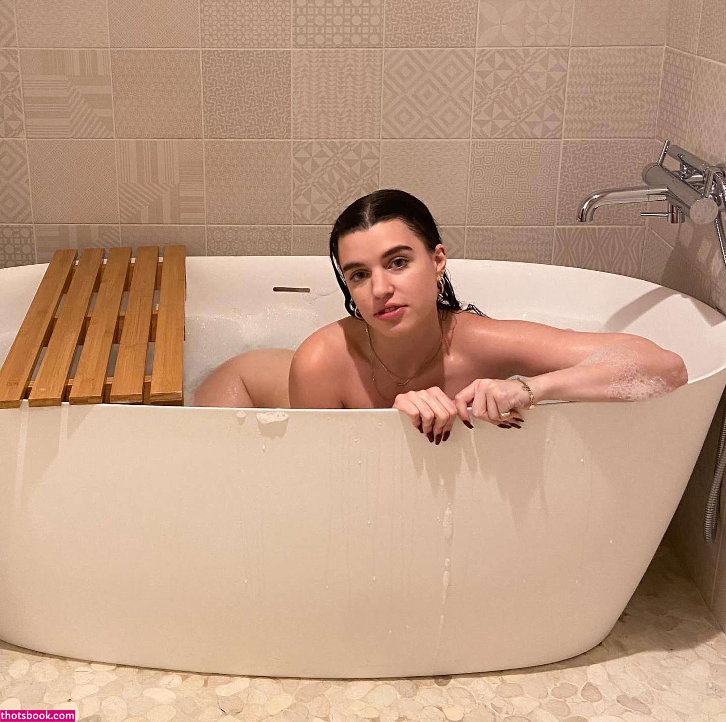 Whoissheiloveher Photo #13