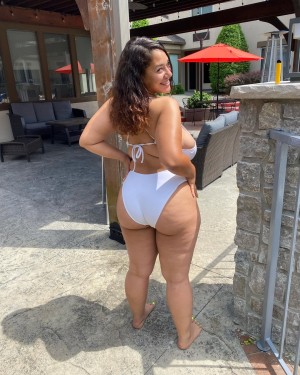 Cassandra Nicole Photo #6