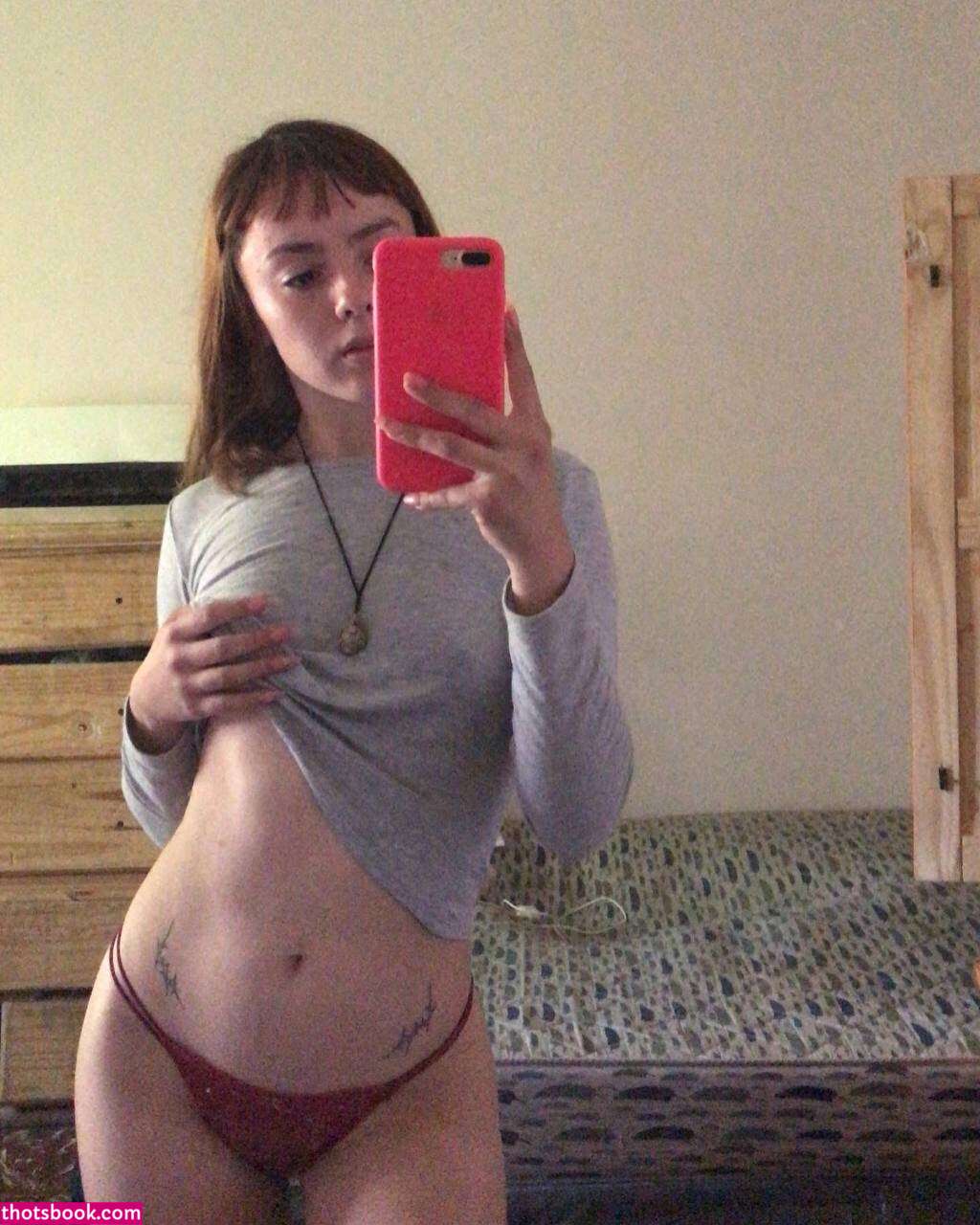 emilyescudero02 Photo #3