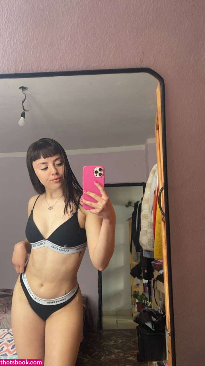 emilyescudero02 Photo #4