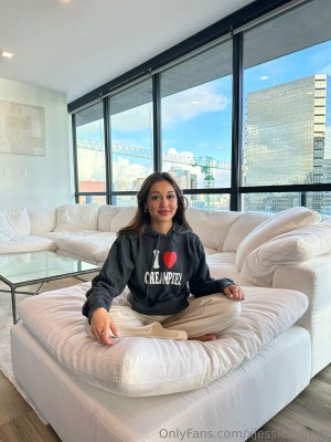 Jessica Kinley Photo #7