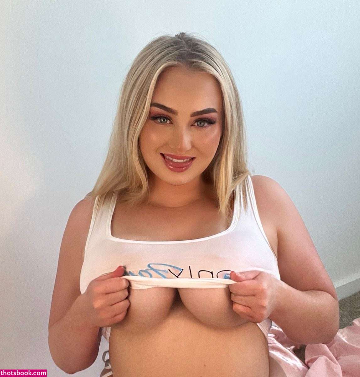 lucyadlernz Photo #4