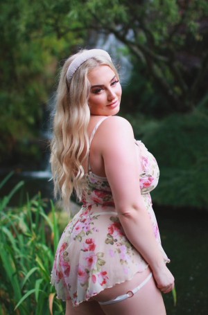 lucyadlernz Photo #16