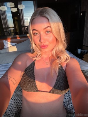mollywhitexo Photo #4