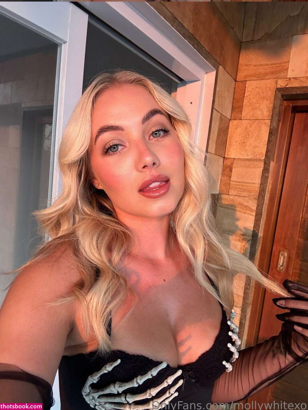 mollywhitexo Photo #6