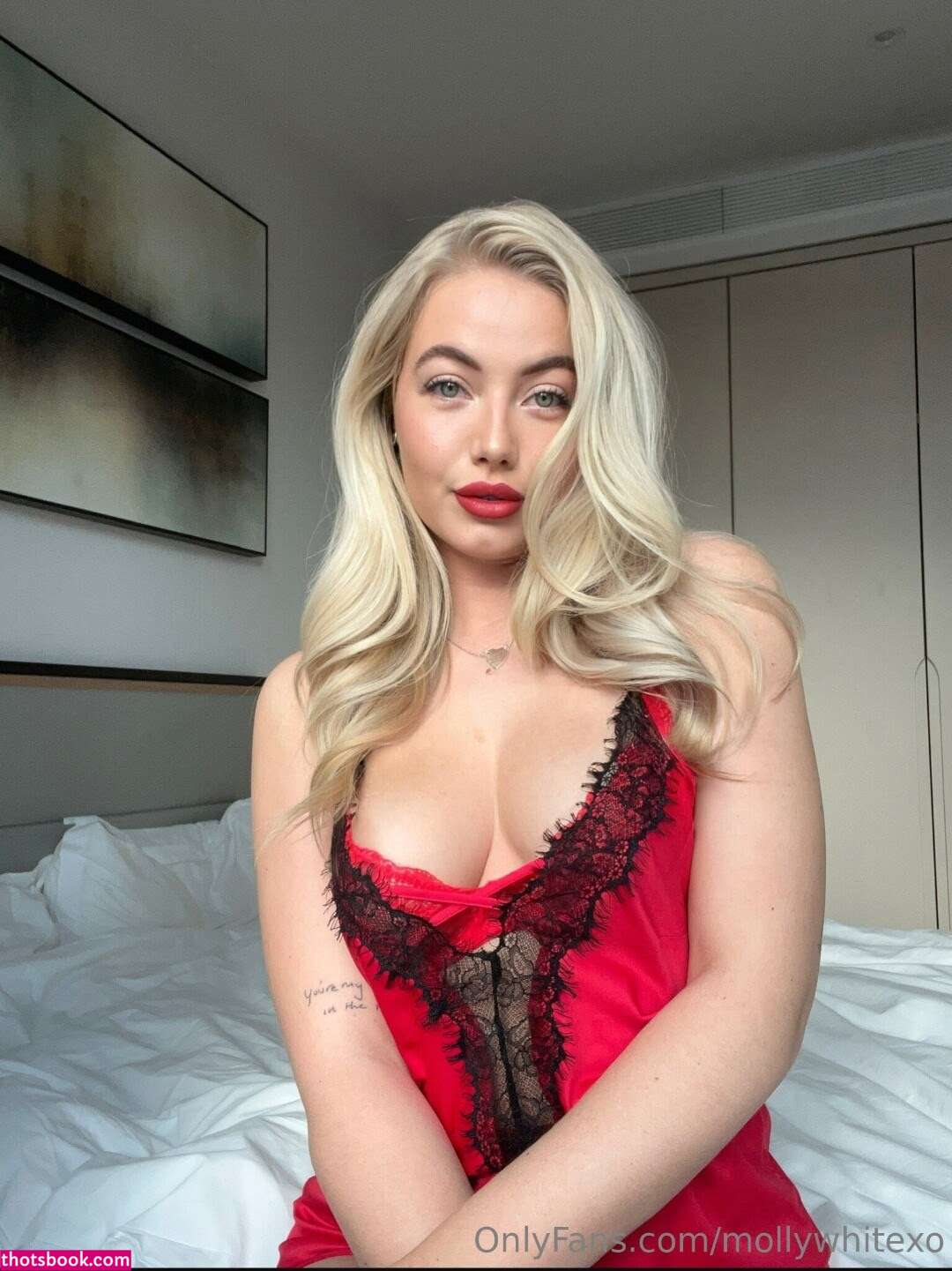 mollywhitexo Photo #18