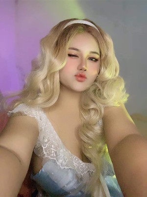 Charlotte Linlin Photo #12