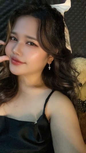 Charlotte Linlin Photo #14