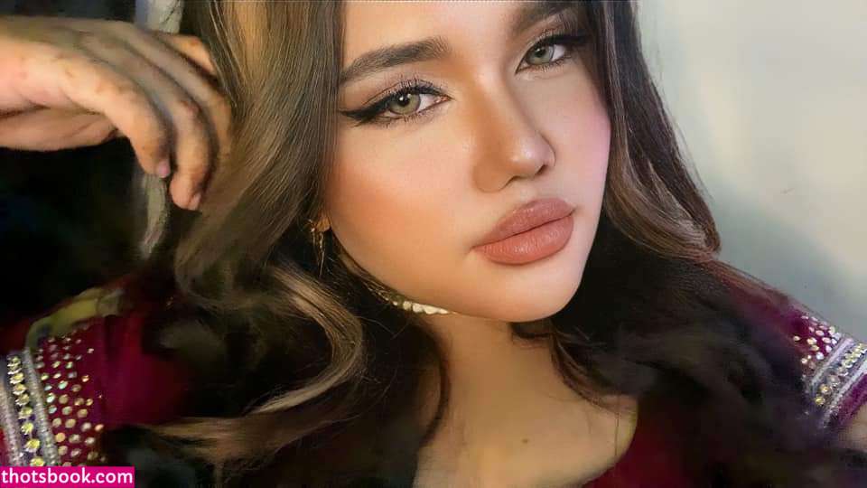 Charlotte Linlin Photo #26