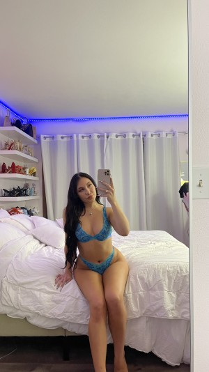 emmaameera Photo #14