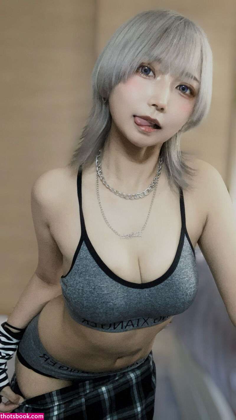 Yomicos0909 Photo #4