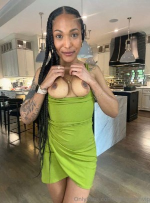 Leo London Photo #16