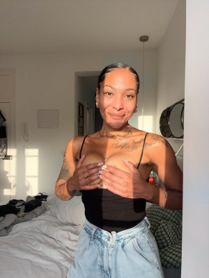 Leo London Photo #42