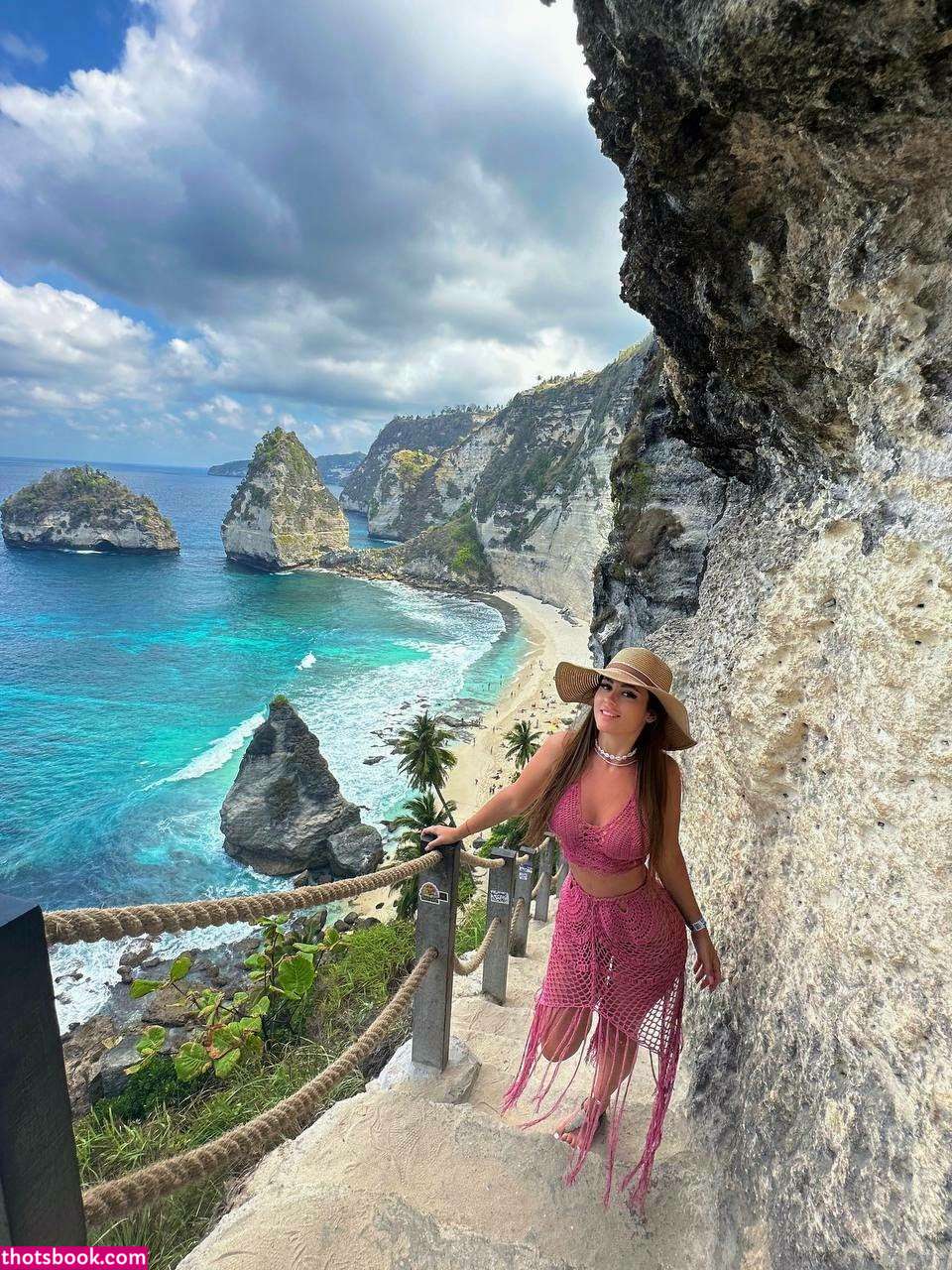 Yasmineshaw Photo #1