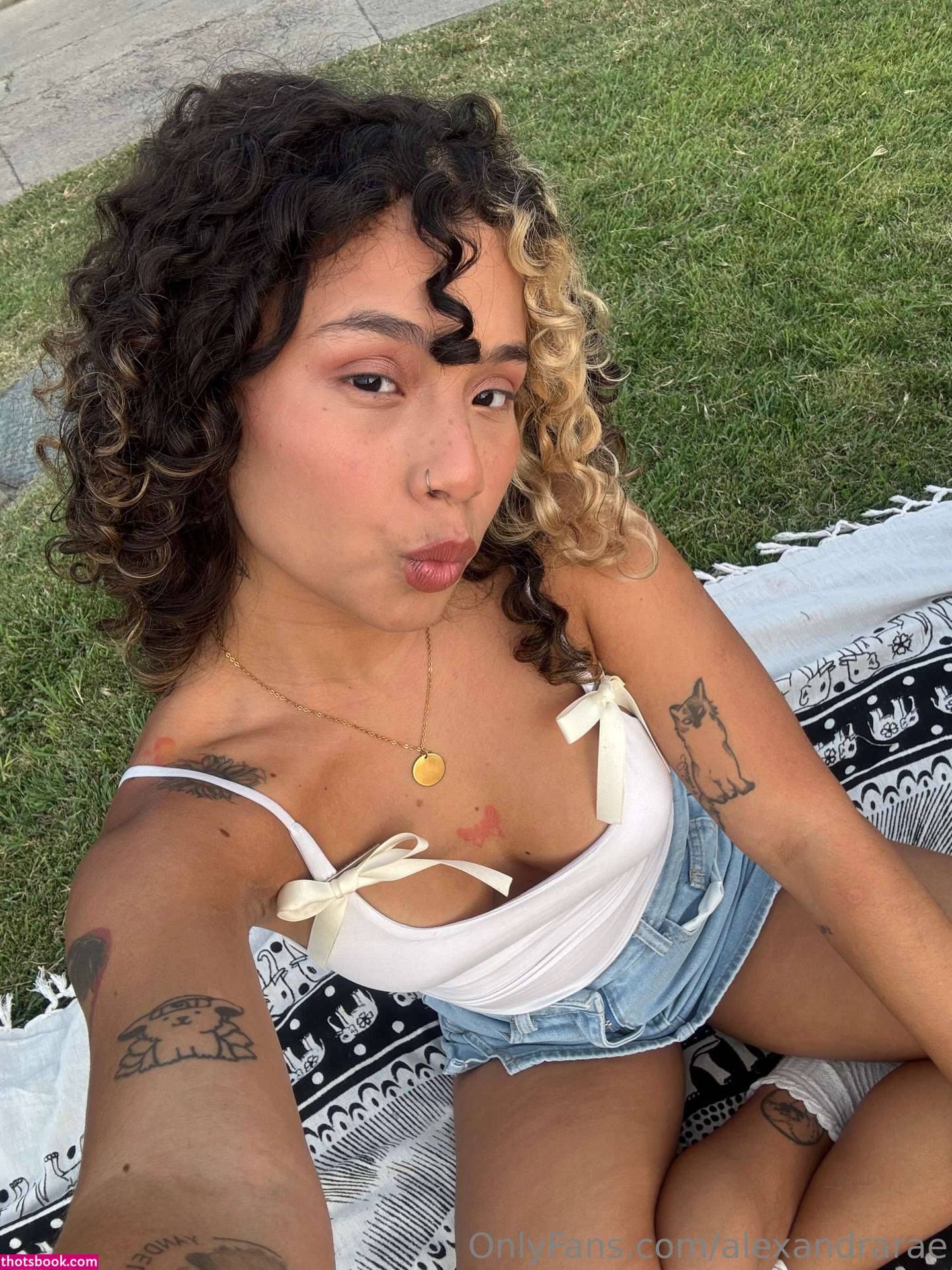 alexandrarae Photo #16