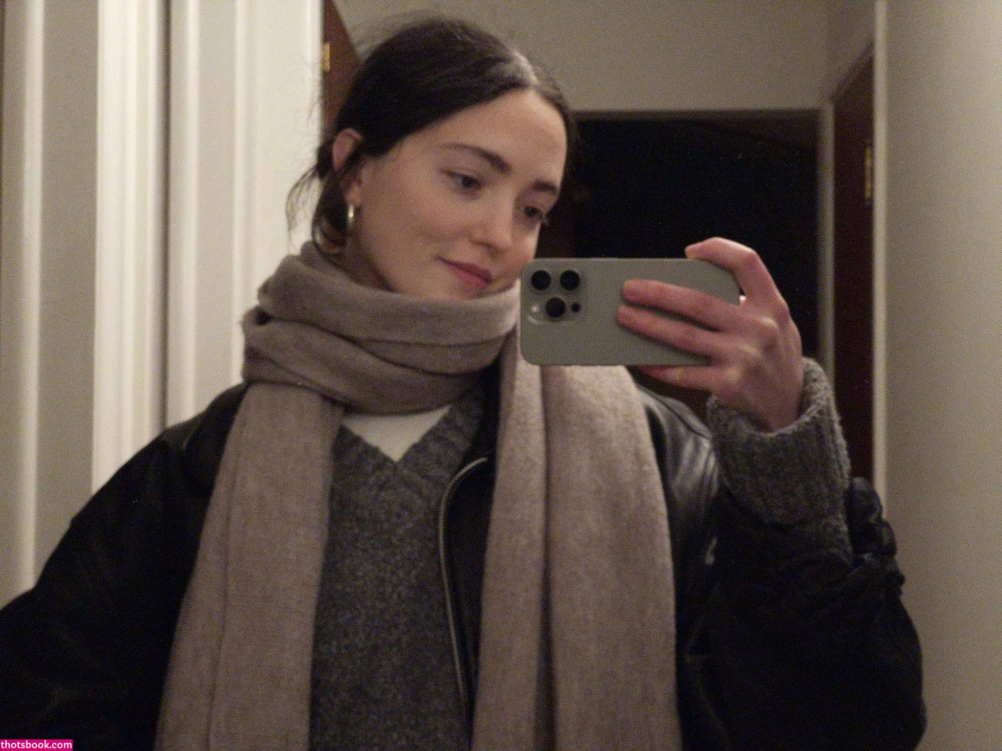 zoeplzshutup Photo #11