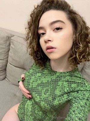 evacurlysue Photo #3