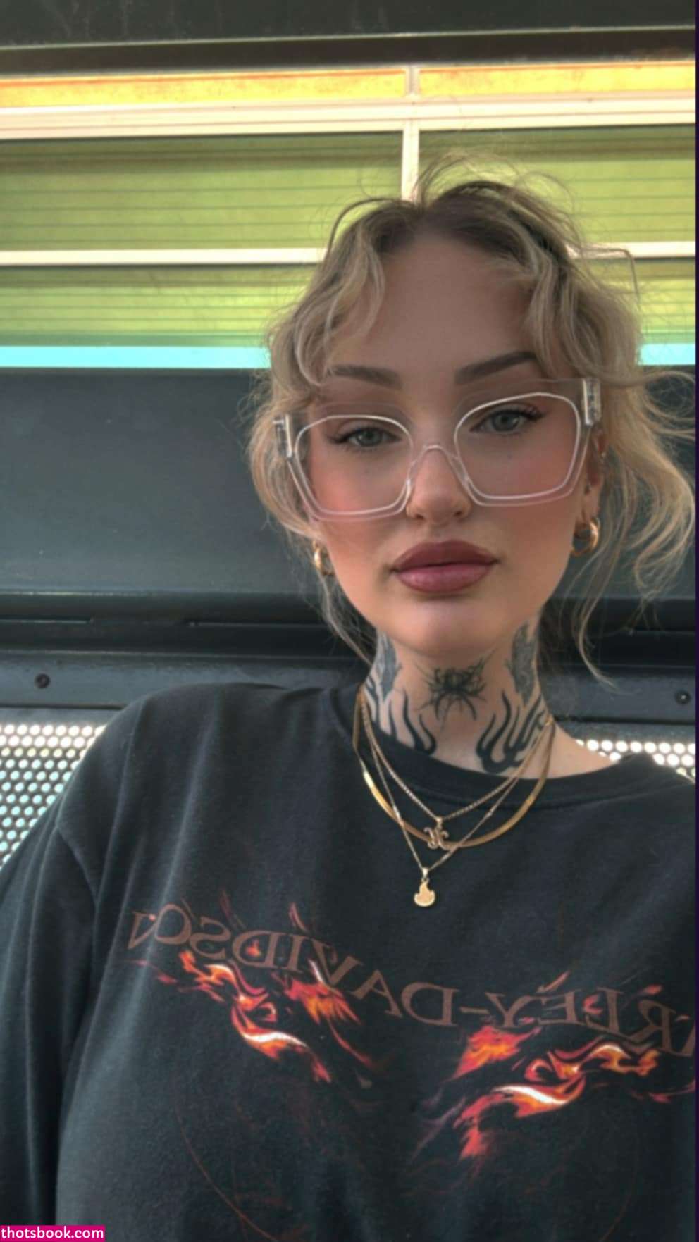 Goth Queen Photo #13