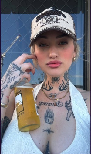 Goth Queen Photo #10