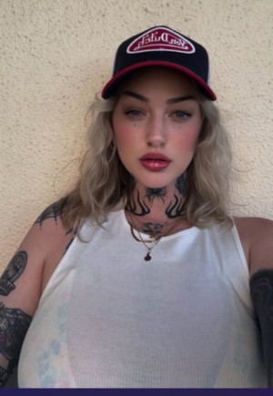 Goth Queen Photo #11