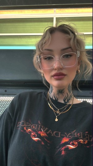 Goth Queen Photo #13