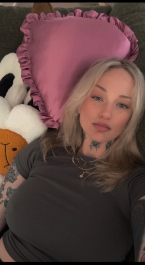 Goth Queen Photo #19