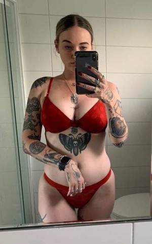 Goth Queen Photo #23