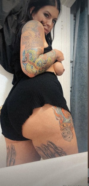 Ms Homealone Photo #5