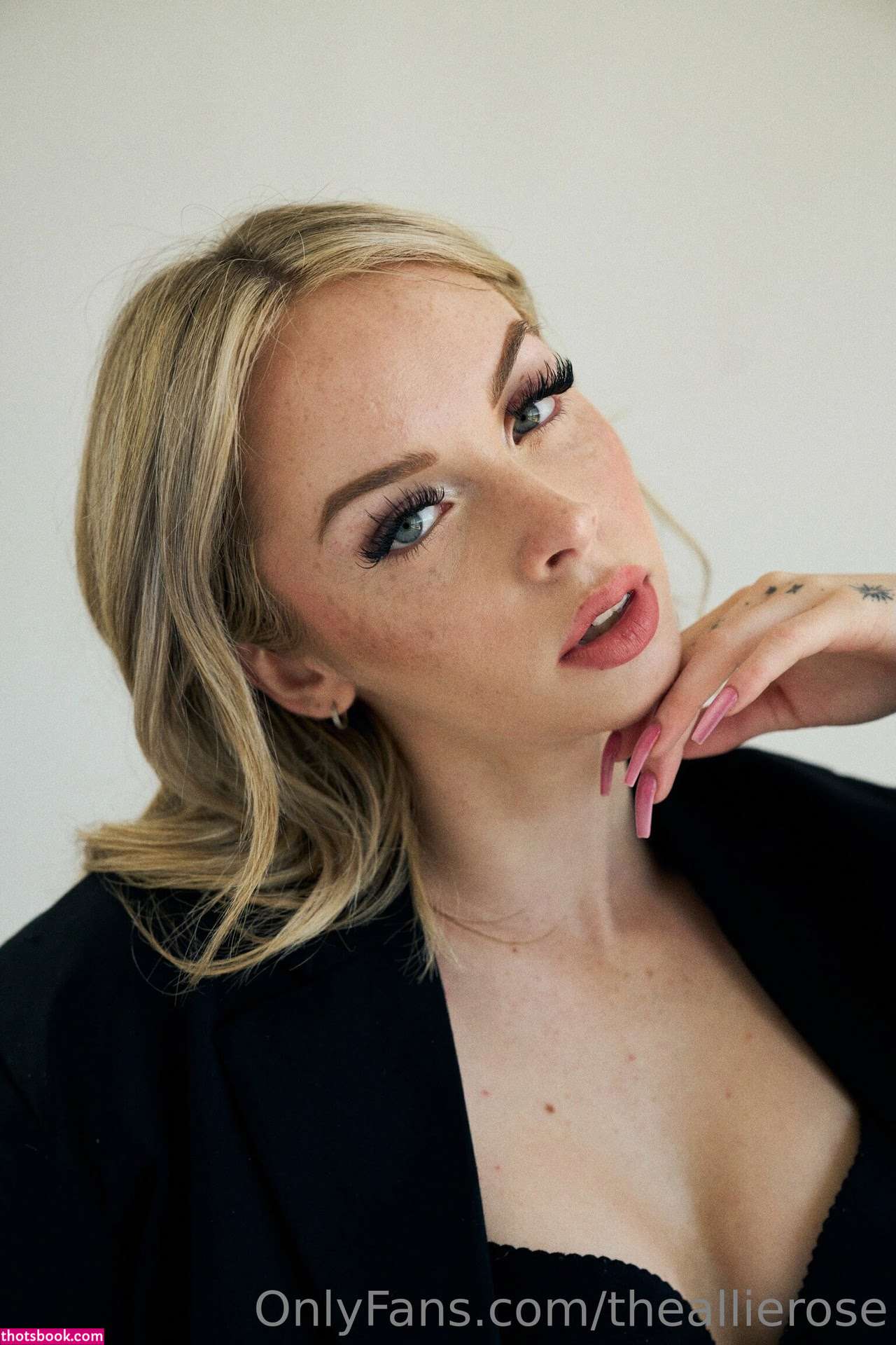 theallierose Photo #14