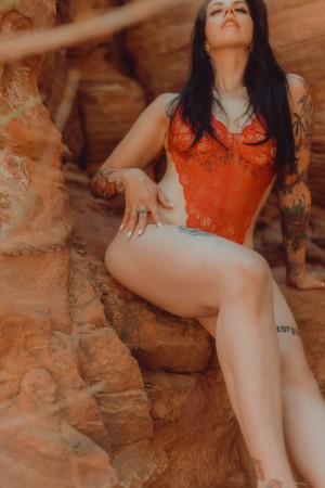 Thatsoraven95 Photo #15