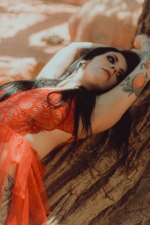 Thatsoraven95 Photo #28