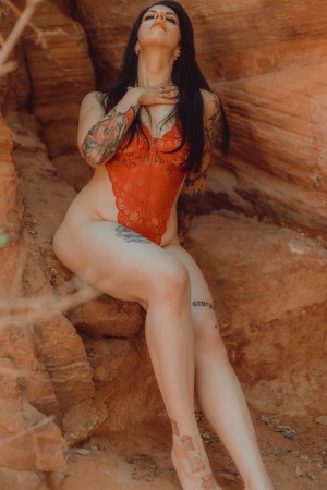 Thatsoraven95 Photo #29