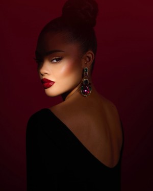 Caitlyn Mwenifumbo Photo #1