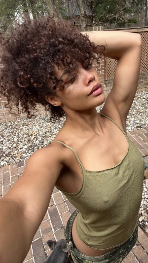 Caitlyn Mwenifumbo Photo #12