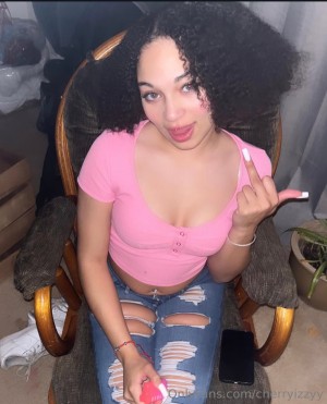 cherryizzyy Photo #9