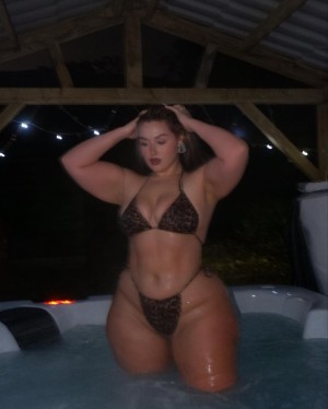 Holly Marston Photo #8