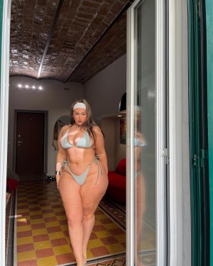 Holly Marston Photo #16