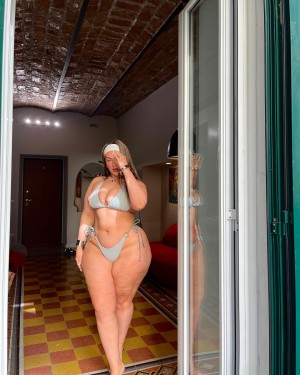 Holly Marston Photo #17