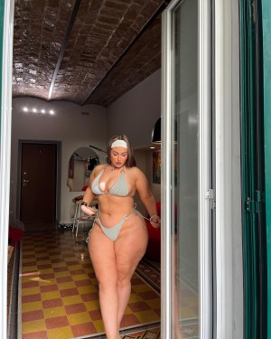 Holly Marston Photo #20