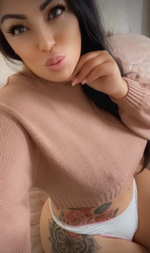 Thickbaddie Jenna Photo #7