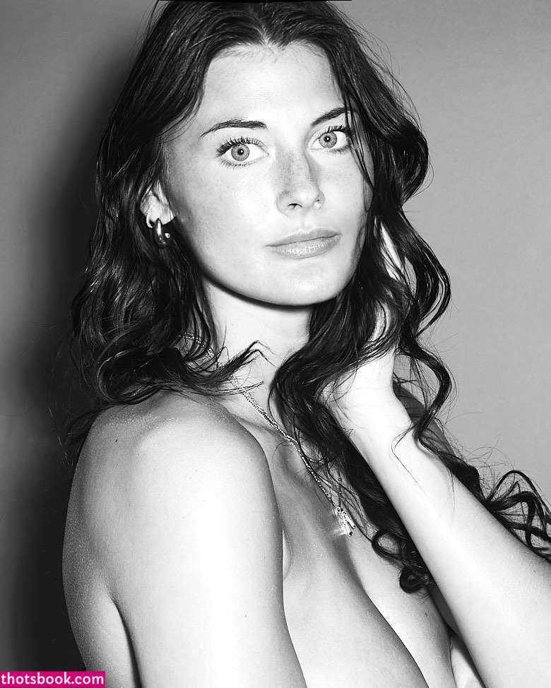 Kylie Mogen Photo #7