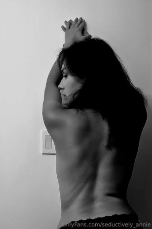 Seductively Annie Photo #4