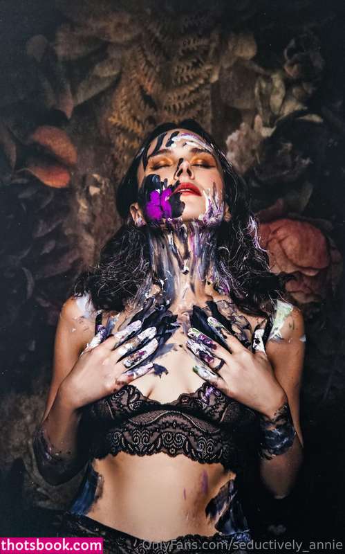 Seductively Annie Photo #8