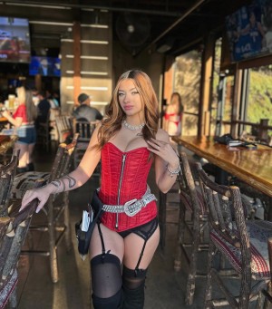 Leslie Emma Photo #28