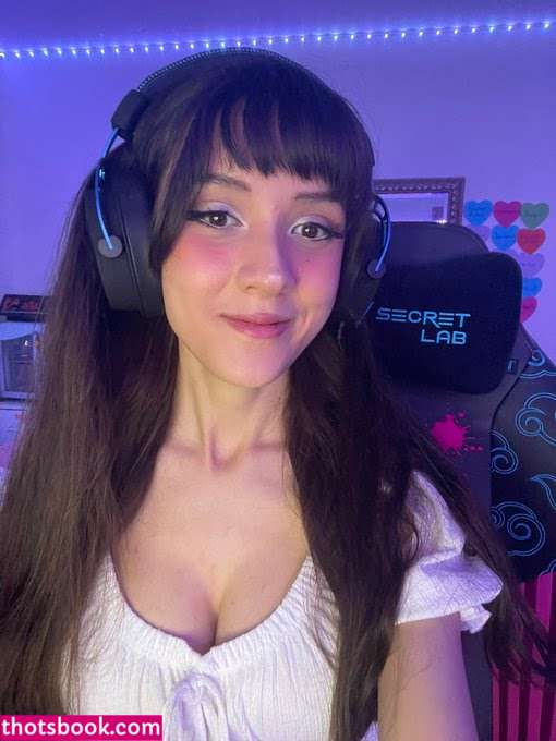 Emiliacosplay Photo #2