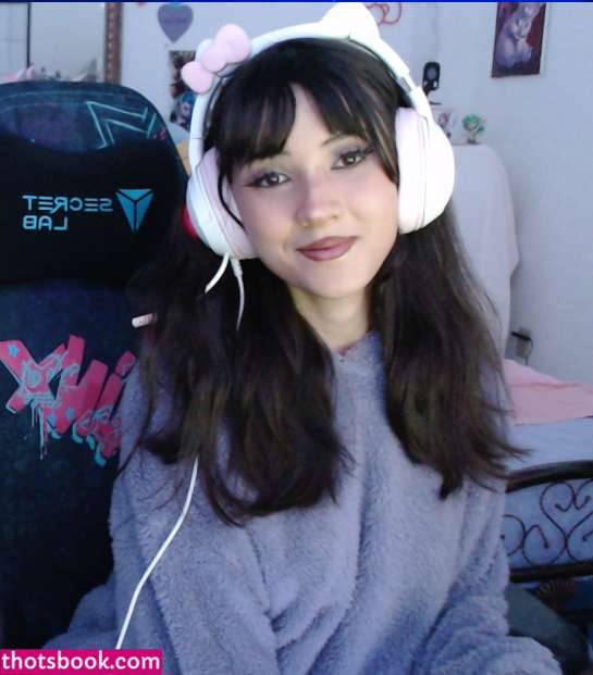 Emiliacosplay Photo #23