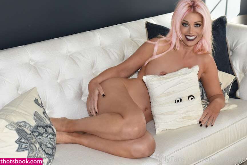 Elle Johnson Photo #16