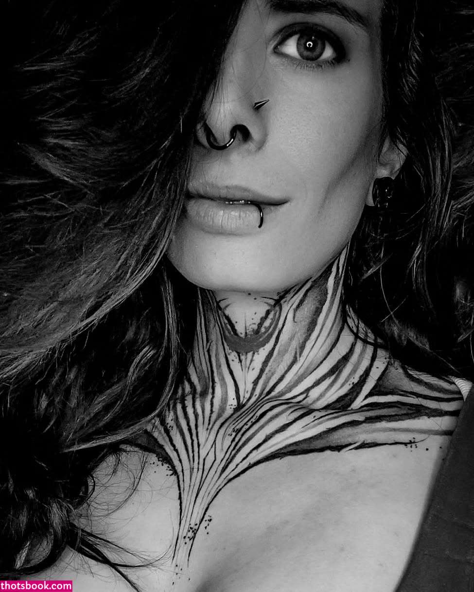 Lady Cutie 666 Photo #6