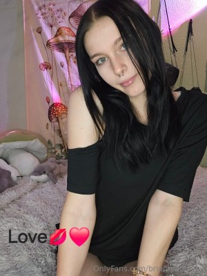 Brianna Official Photo #7