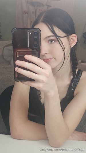Brianna Official Photo #31